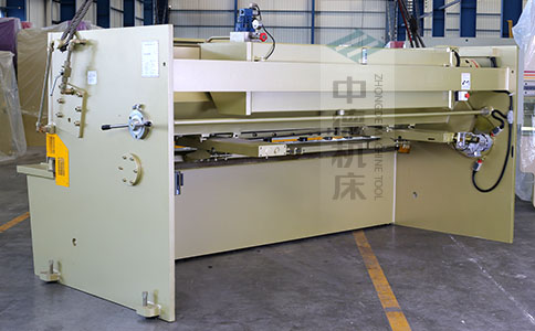 ZDS-832剪板机反面展现.jpg